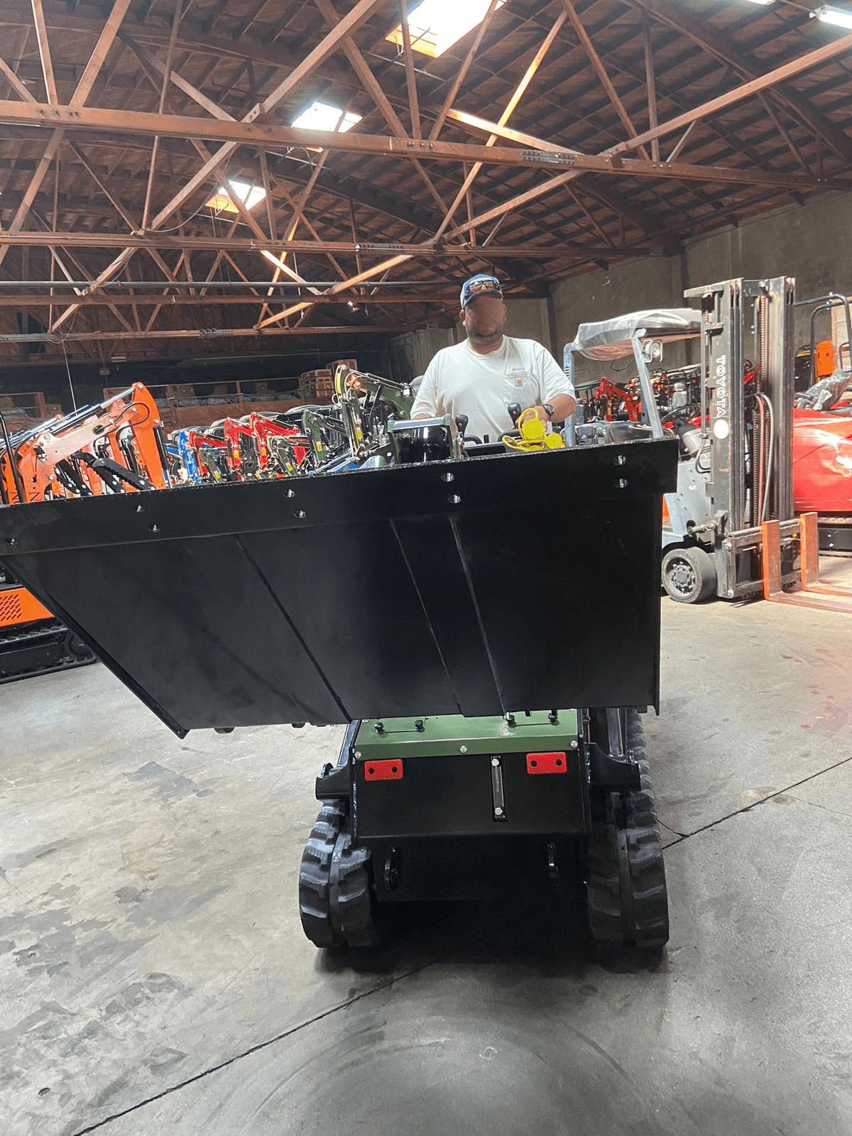 Customer with compact TYPHON loader delivery